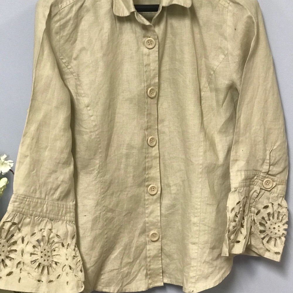 NWOT linen top with cut work